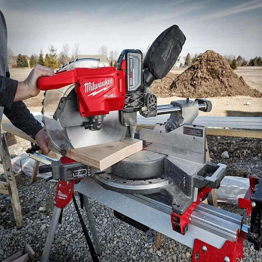 Milwaukee Dual-Bevel Sliding Compound Miter Saw M18 FUEL 2734 - Image 2