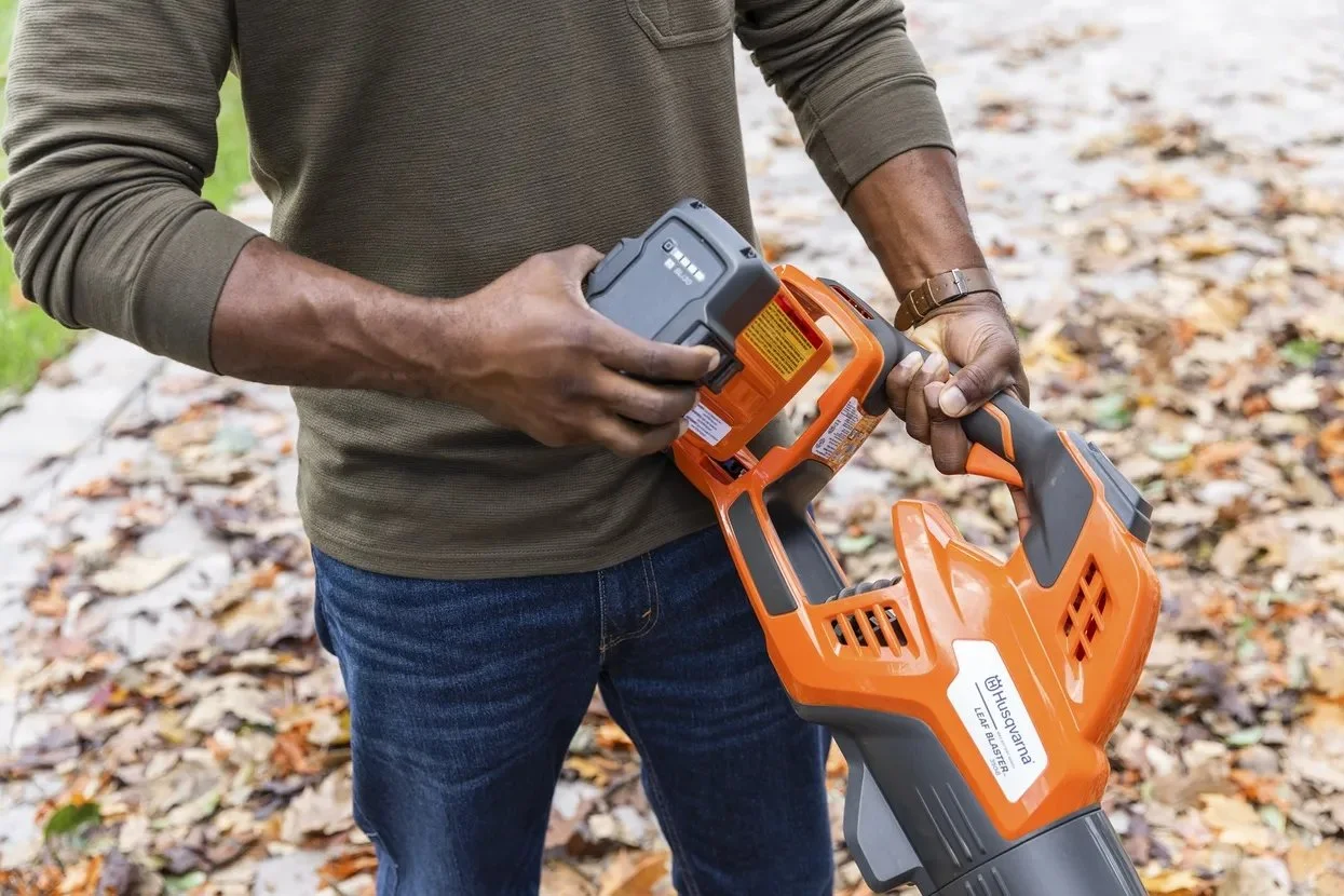Husqvarna 350iB Leaf Blaster Battery Leafs Blower - Image 2